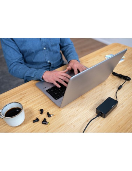 Adaptador de corriente trust primo universal para portatil charger 19v-70w con 6 conectores