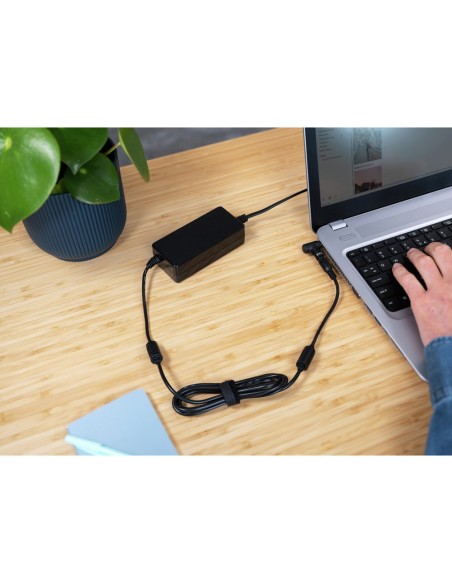 Adaptador de corriente trust primo universal para portatil charger 19v-70w con 6 conectores