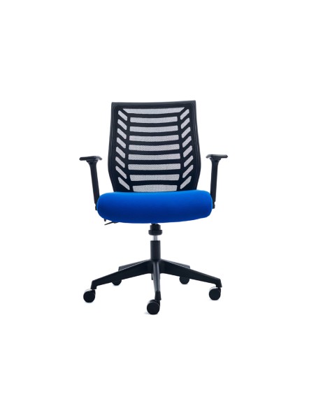 Silla rocada de oficina con brazos respaldo en malla transpirable y asiento tapizado en tela ignifuga