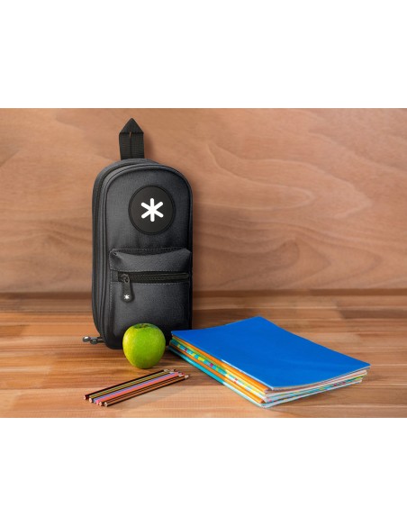 Bolso escolar portatodo antartik forma de mochila con bolsillo y 4 departamentos color negro 230x50x120 mm